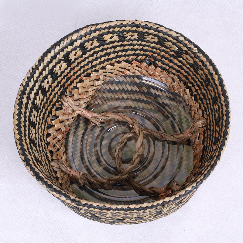 Panier de fleurs d'algues et de paille tissé