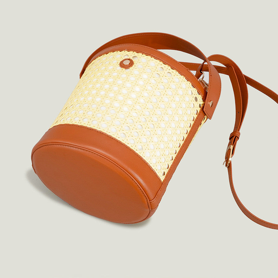 Handgewebte hohle Rattan-Eimertasche