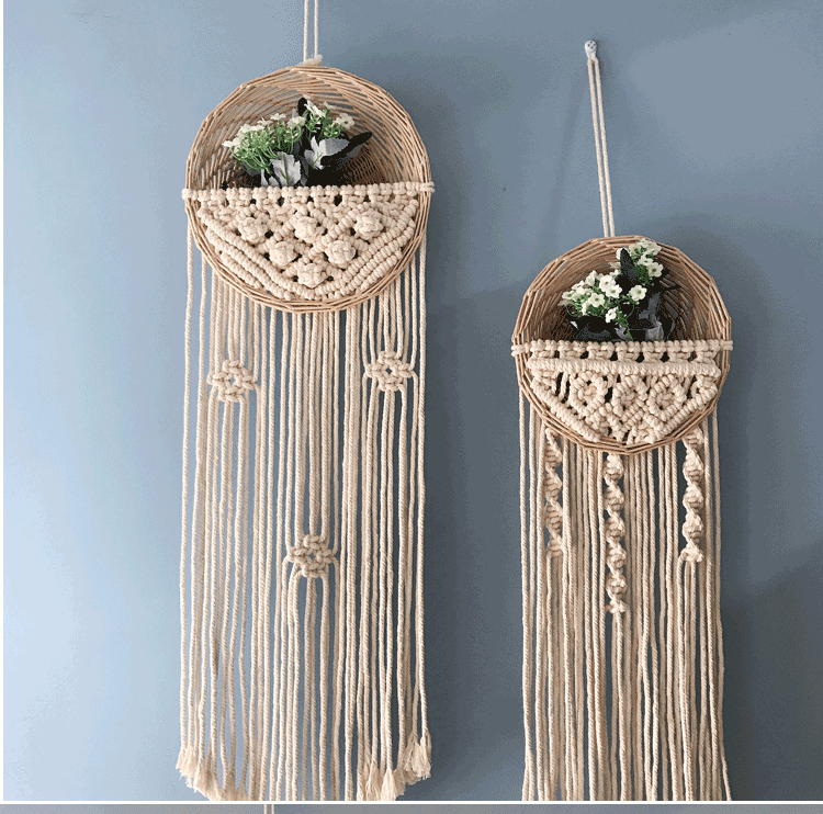 Panier suspendu en rotin tressé