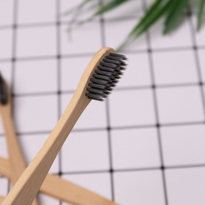 Bambuszahnbürste mit quadratischem Griff