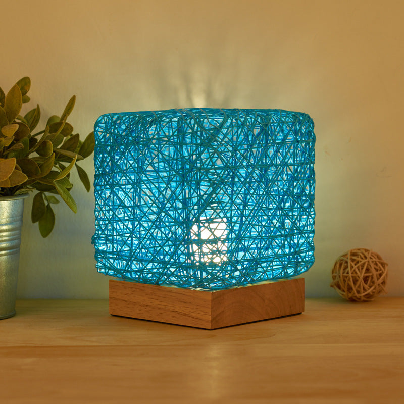 Le bureau carré de Dimmable LED allume le chargement en bois d'USB de ficelle de rotin