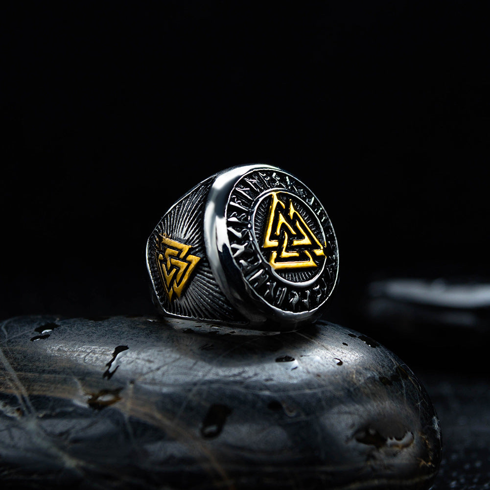 Bague en acier titane triangle Viking Odin