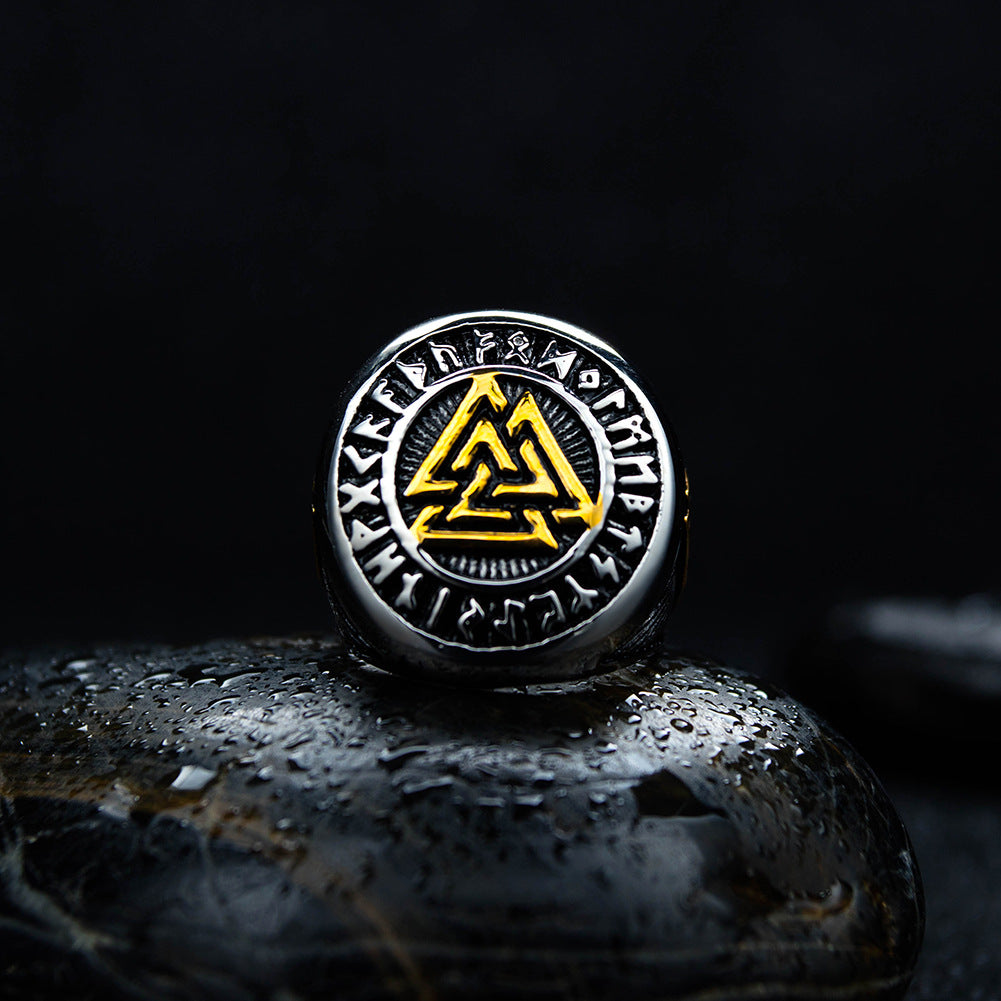 Bague en acier titane triangle Viking Odin