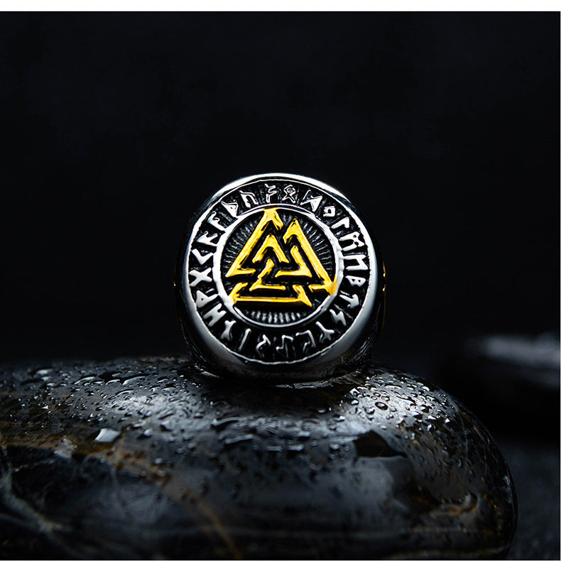 Bague en acier titane triangle Viking Odin